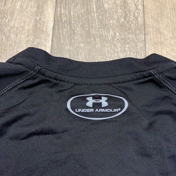 Mens‎ Under Armour Loose Fit Performance Shirt - Picture 4 of 5